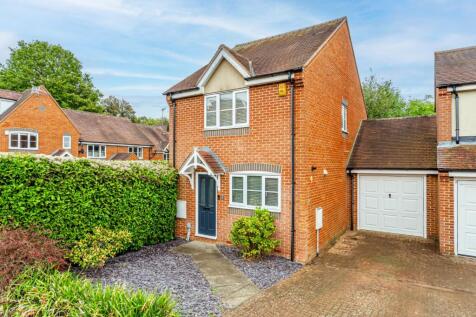 Orient Close, Hertfordshire AL1 3 bed semi