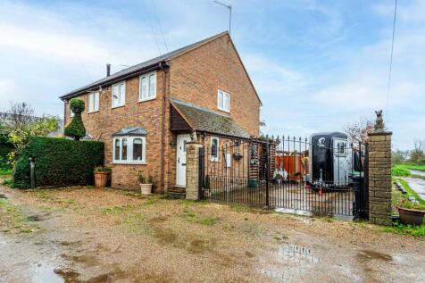 Noke Lane, Hertfordshire AL2 2 bed semi