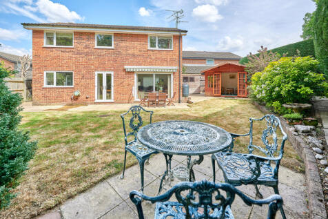 Acacia Walk, Hertfordshire AL5 4 bed detached house for sale