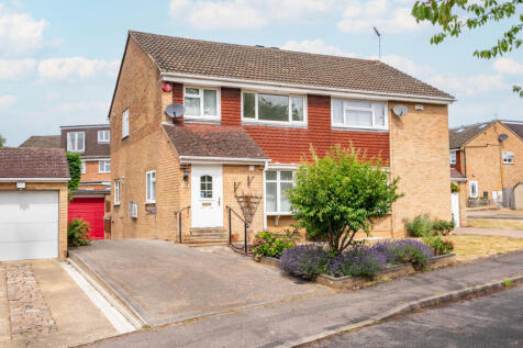 Alzey Gardens, Hertfordshire AL5 3 bed semi