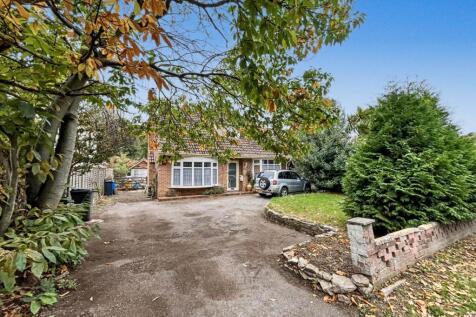 Hurn Road, Christchurch BH23 3 bed detached bungalow for sale