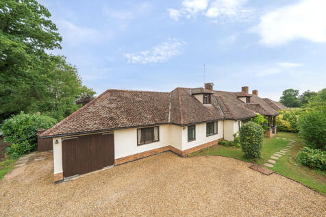 South End, Hertfordshire SG10 5 bed bungalow for sale