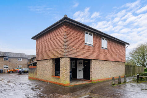 Dimsdale Crescent, Hertfordshire CM23 2 bed maisonette for sale