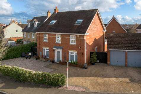 Baynard Avenue, Dunmow CM6 5 bed detached house for sale