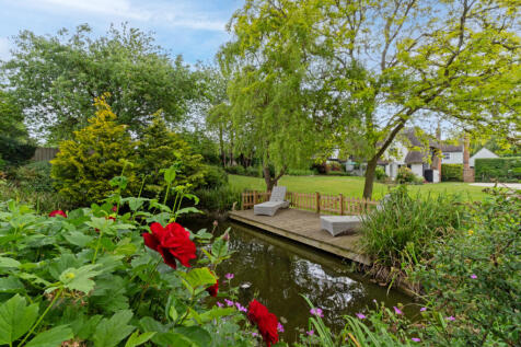 The Street, Dunmow CM6 4 bed detached house for sale