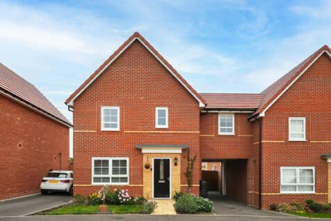 Moorhen Road, Essex CM6 3 bed link detached house for sale