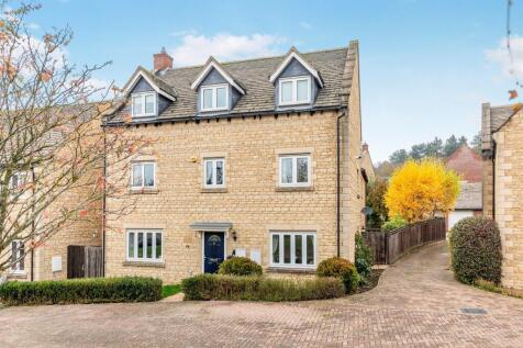 6 bedroom detached house for sale