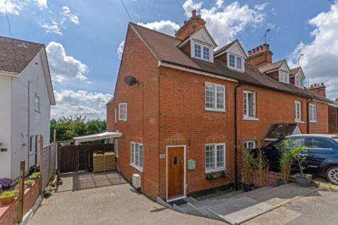 Woodfields, Essex CM24 3 bed end of terrace house for sale