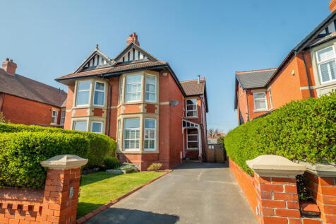 St Leonard's Road West, Lytham St... 4 bed semi