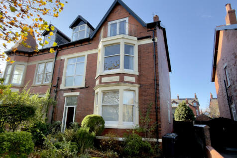 6 bedroom semi-detached house for sale