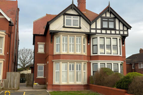 South Promenade, Lytham St. Annes, FY8 6 bed semi