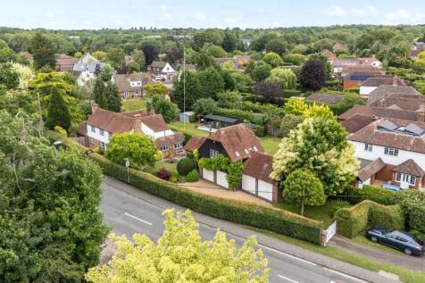 Worthing Road, Southwater, RH13 4 bed detached house for sale