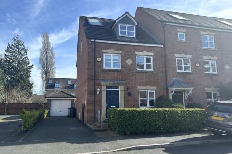 3 bedroom town house for sale