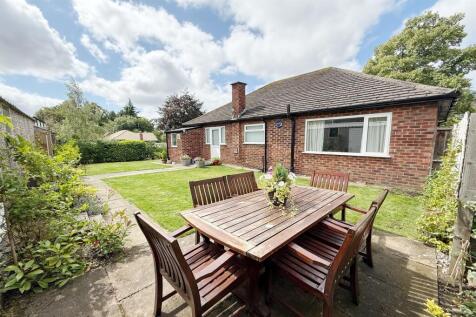 2 bedroom detached bungalow for sale