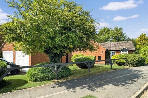 4 bedroom detached bungalow for sale