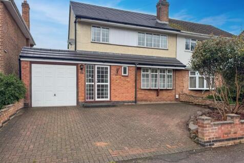 3 bedroom semi-detached house for sale