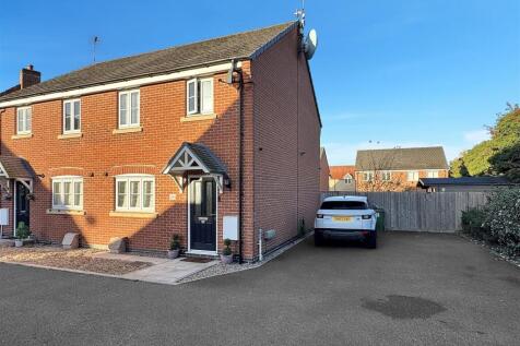 3 bedroom semi-detached house for sale