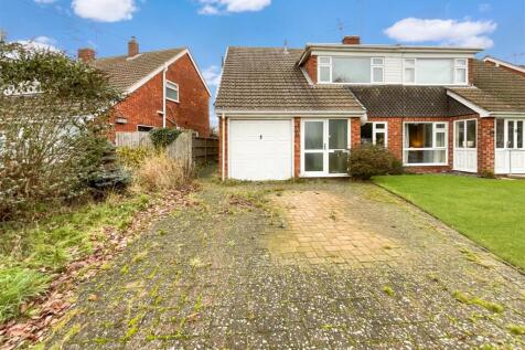 3 bedroom semi-detached house for sale