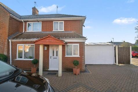 3 bedroom end of terrace house for sale