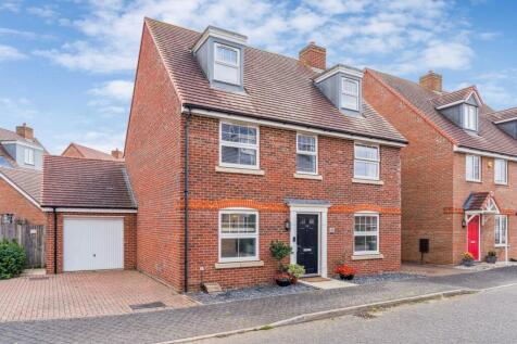 Aspen Gardens, Stotfold, Hitchin, SG5 5 bed detached house for sale