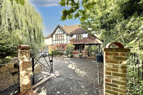 Pampisford Road, South Croydon, CR2 6 bed detached house for sale