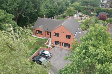 Rosebank Crescent, Staffordshire ST10 4 bed detached house for sale