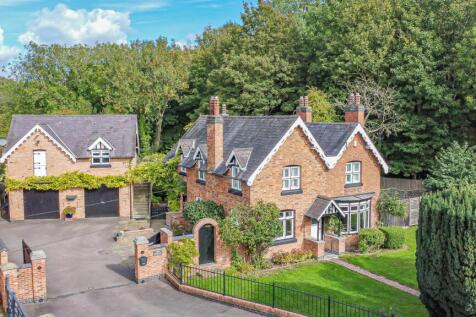 5 bedroom detached house for sale