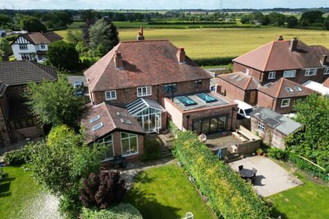 Paddock Lane, Dunham Massey 4 bed semi