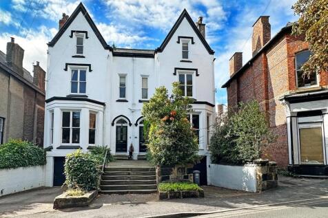 6 bedroom semi-detached house for sale