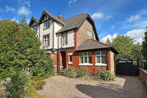 6 bedroom semi-detached house for sale