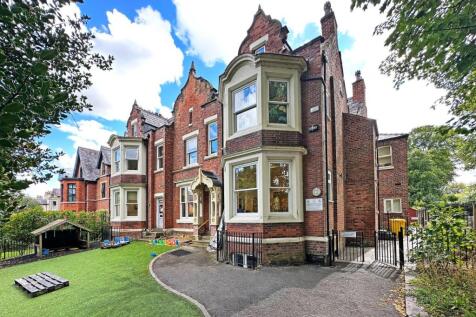 6 bedroom semi-detached house for sale