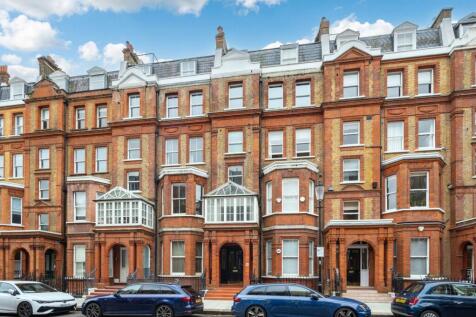 3 bedroom flat for sale