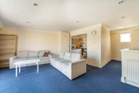 3 bedroom flat for sale