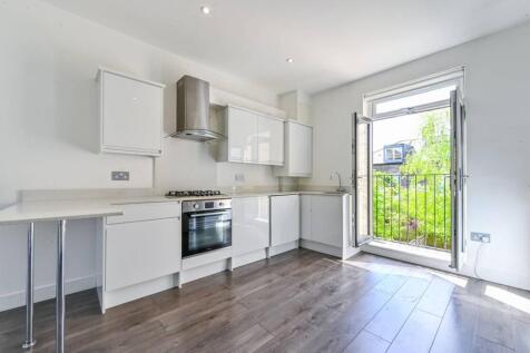Wilberforce Road, Finsbury Park... 2 bed flat for sale
