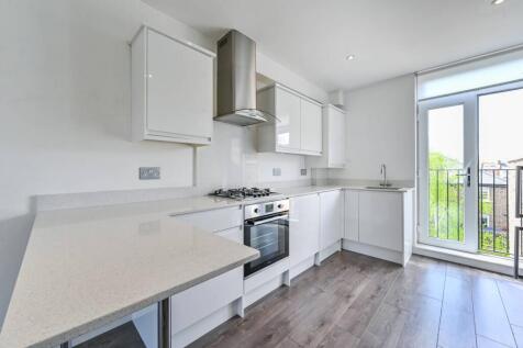 Wilberforce Road, Finsbury Park... 3 bed flat for sale