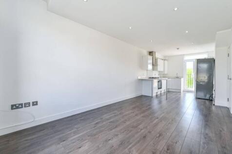 3 bedroom flat for sale