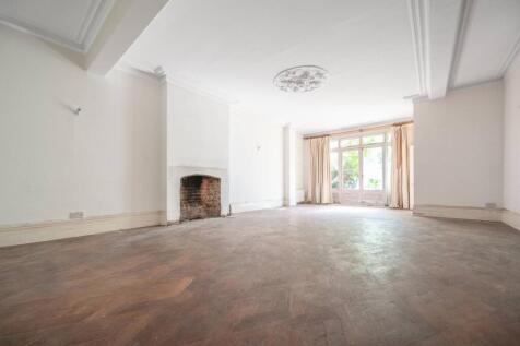 Frognal Lane, Hampstead, London, NW3 3 bed flat for sale