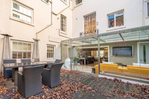 3 bedroom flat for sale