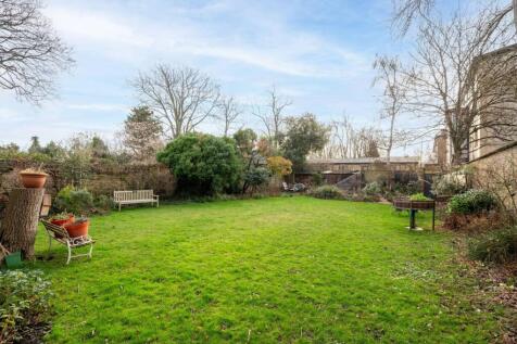 Studio flat for sale