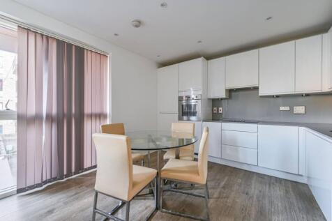Lakeside Drive, Park Royal, London, NW10 2 bed flat for sale