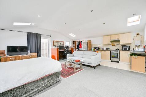 Studio flat for sale