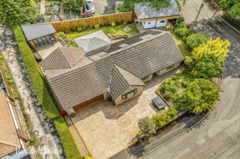 Allison Drive, West Yorkshire HD2 3 bed bungalow for sale