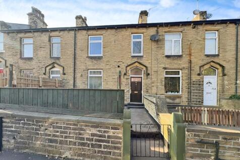 Woodhead Road, West Yorkshire HD4 2 bed terraced house for sale