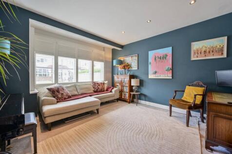 Meadow Close, Raynes Park, London, SW20 4 bed semi