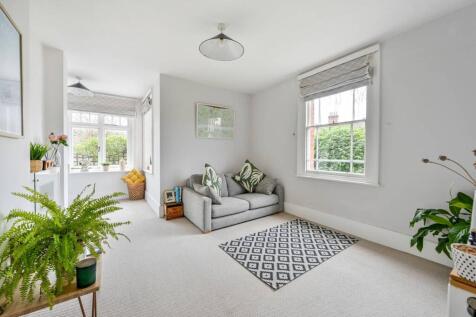 Yew Tree House, Cranleigh, GU6 2 bed flat for sale