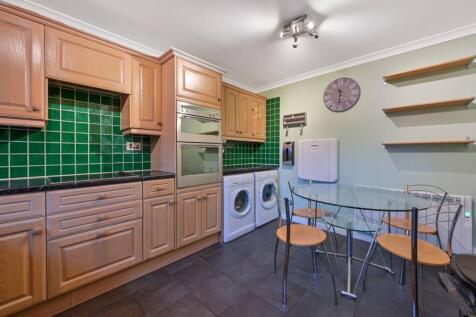 Epsom Road, Merrow, Guildford, GU1 2 bed flat for sale