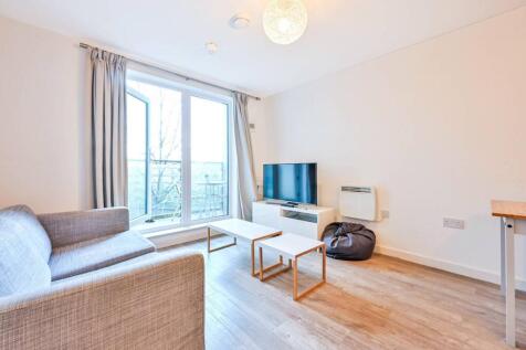 Guildford Road, Woking, GU22 1 bed flat for sale