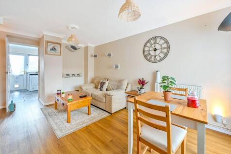 Falstone, St Johns, Woking, GU21 2 bed terraced house for sale