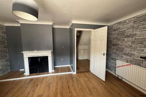 5 bedroom semi-detached house for sale