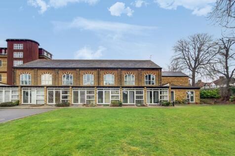 Borough Road, Isleworth, TW7 3 bed flat for sale